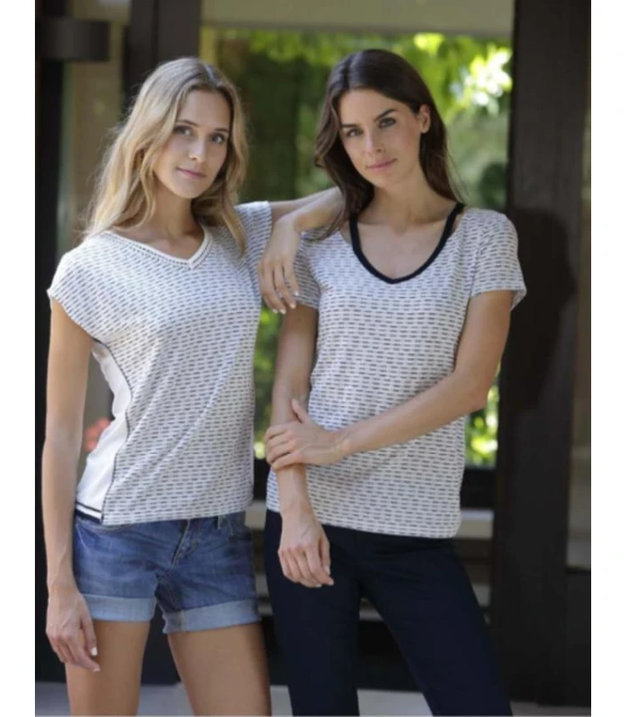 CAMISETA DE MUJER MANGA CORTA Y CUELLO PICO MARINERA